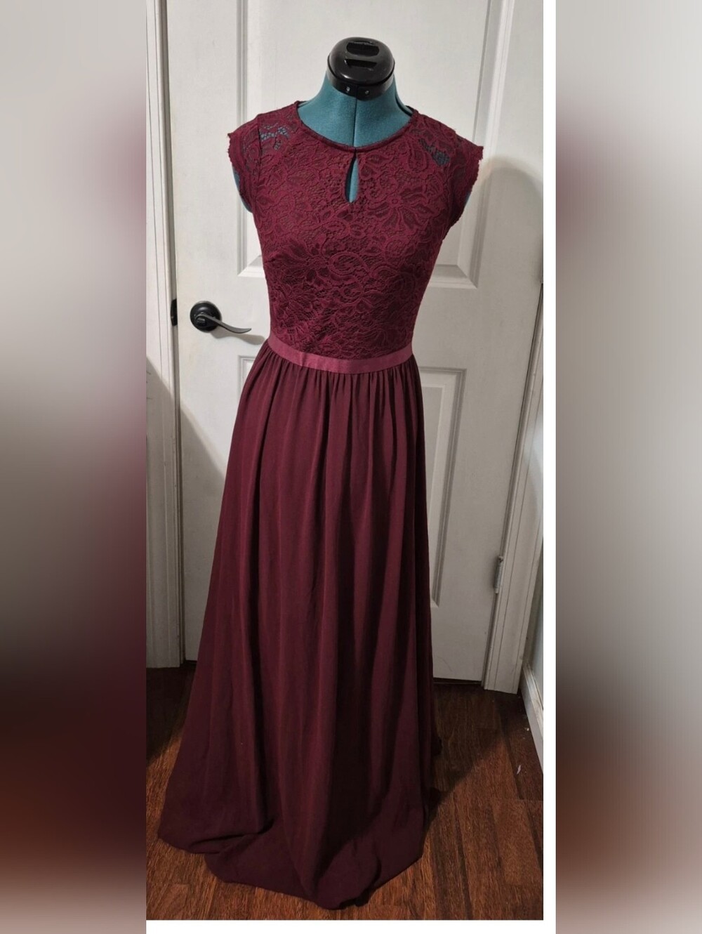 Dressystar Burgundy Lace Chiffon Maxi Dress NWT Formal Bridesmaid Gown Sz Small